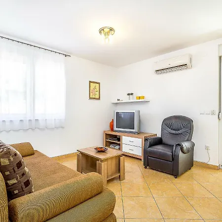 A1 Med 405 Apartment